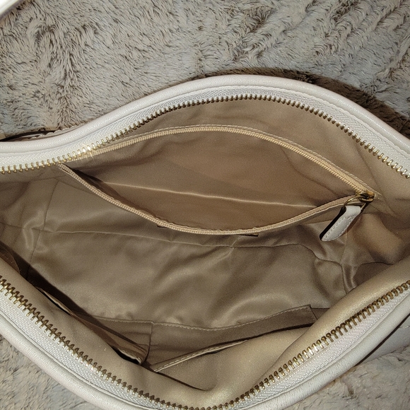 Coach cream colored bag. - Picture 7 of 12
